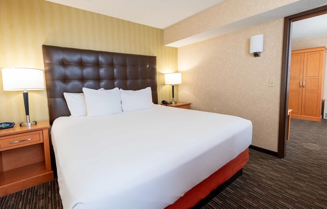 Drury Inn & Suites St. Louis Union Station - King Suite