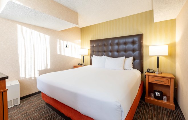 Drury Inn & Suites St. Louis Union Station - King Suite