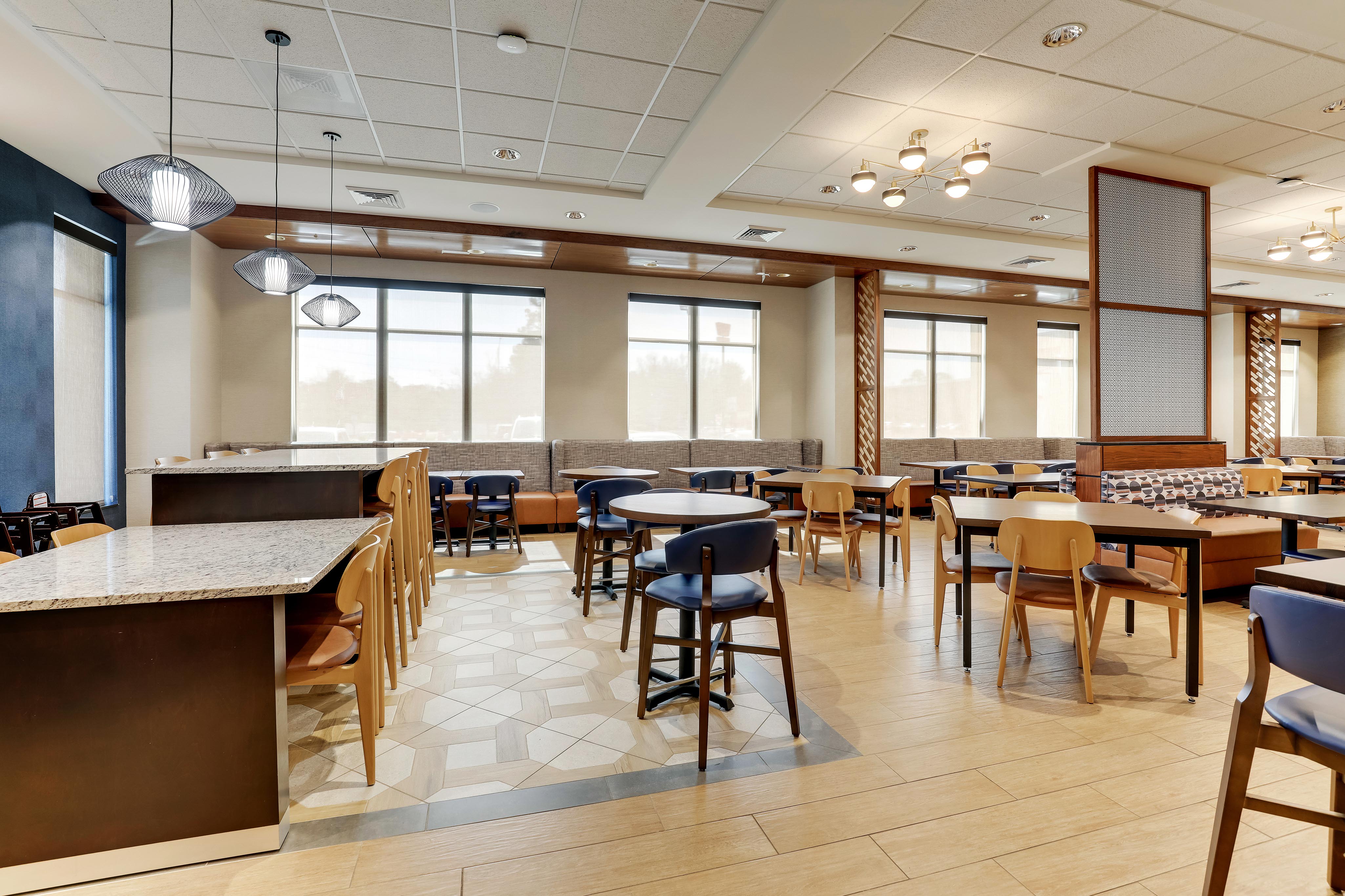 Drury Plaza Hotel Tallahassee Dining Area