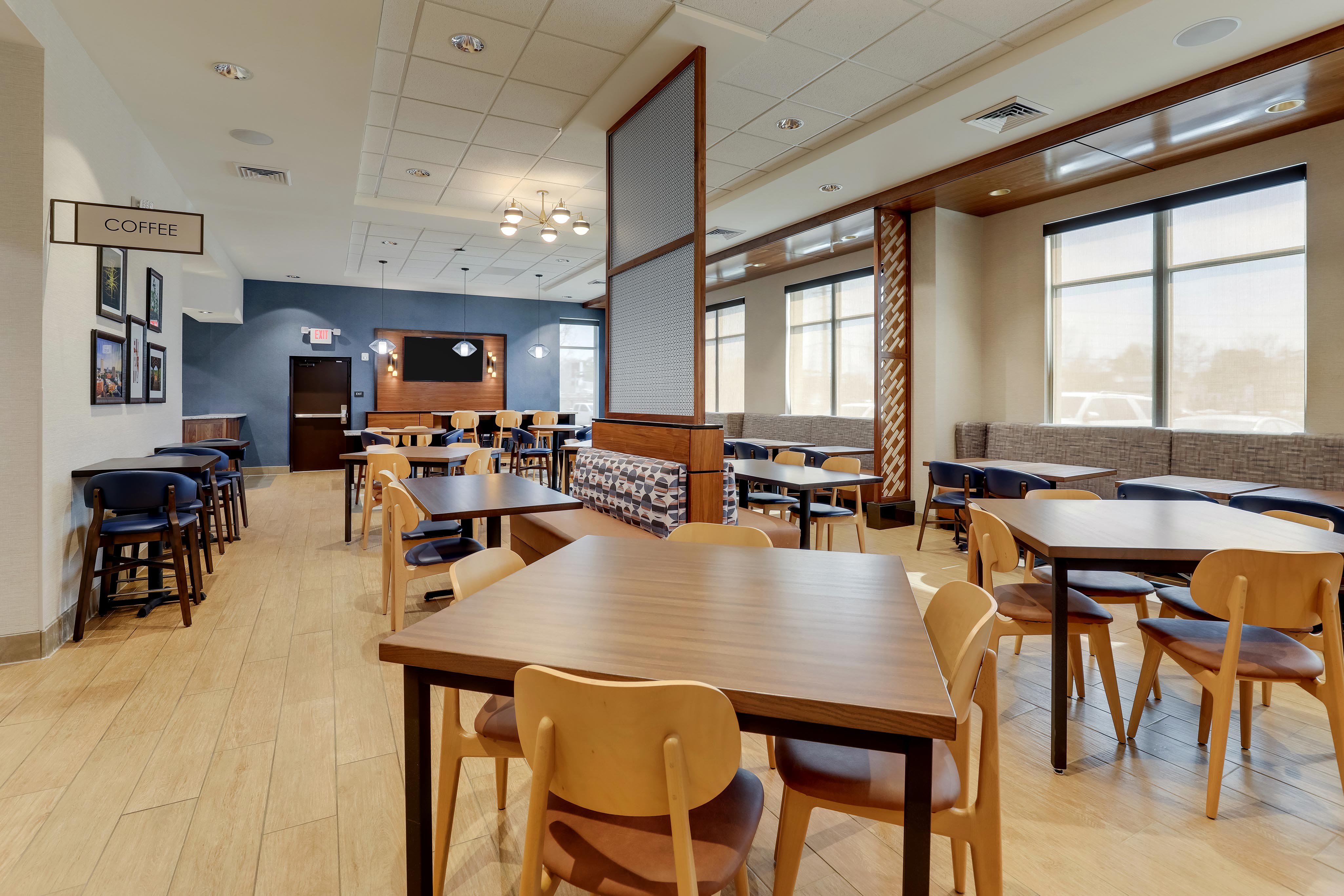 Drury Plaza Hotel Tallahassee Dining Area