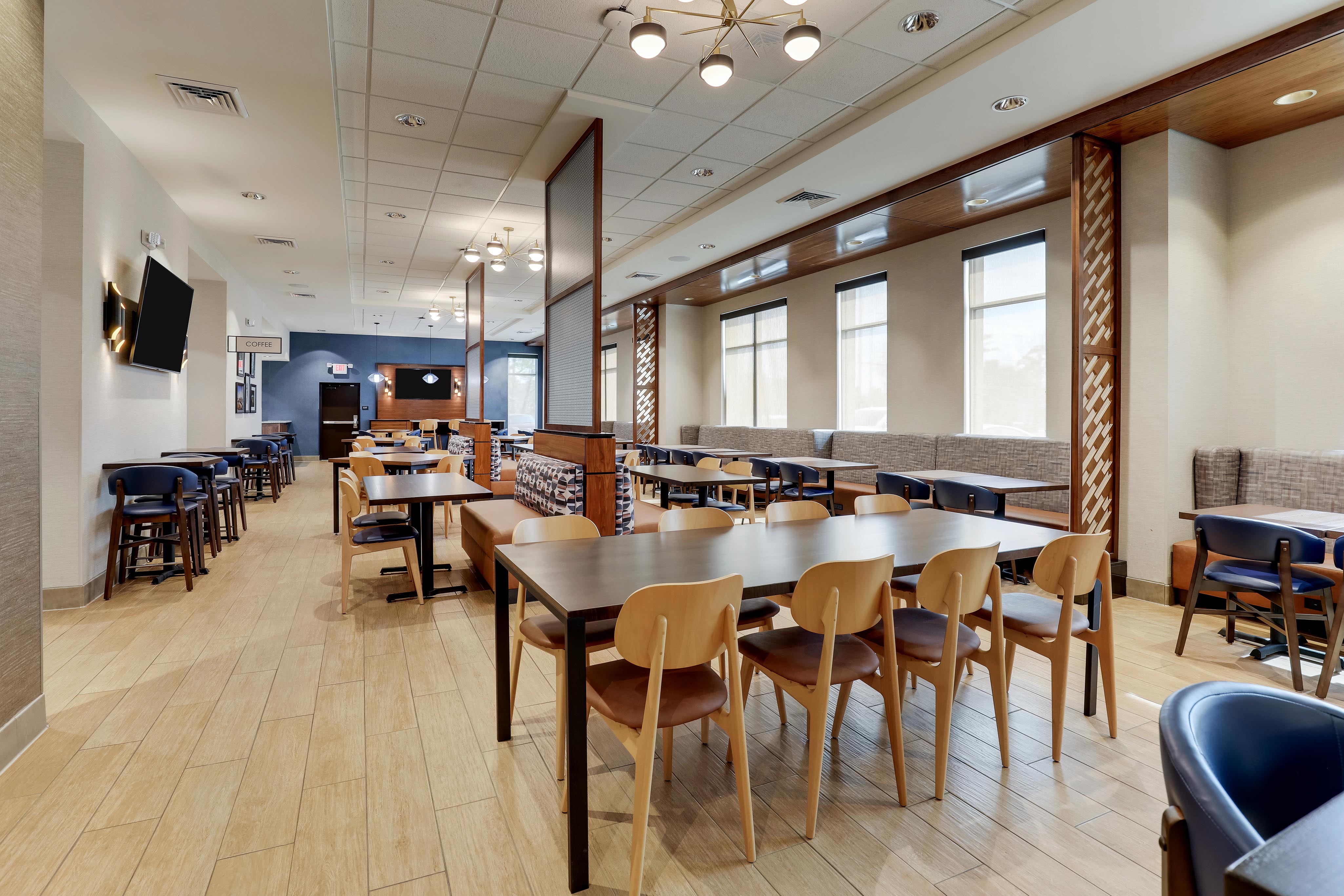 Drury Plaza Hotel Tallahassee Dining Area