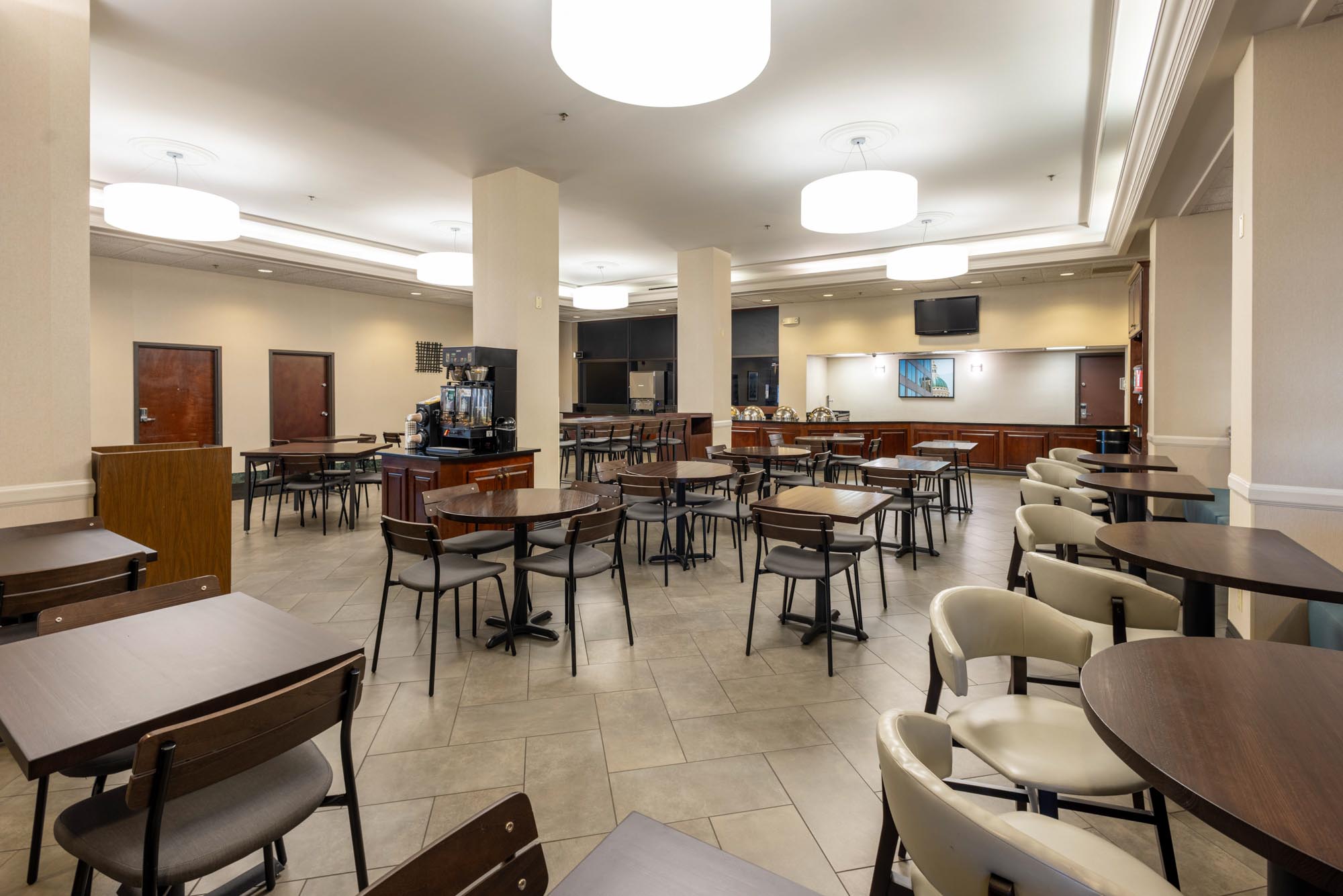 Pear Tree Inn St. Louis Near Union Station Dining Area