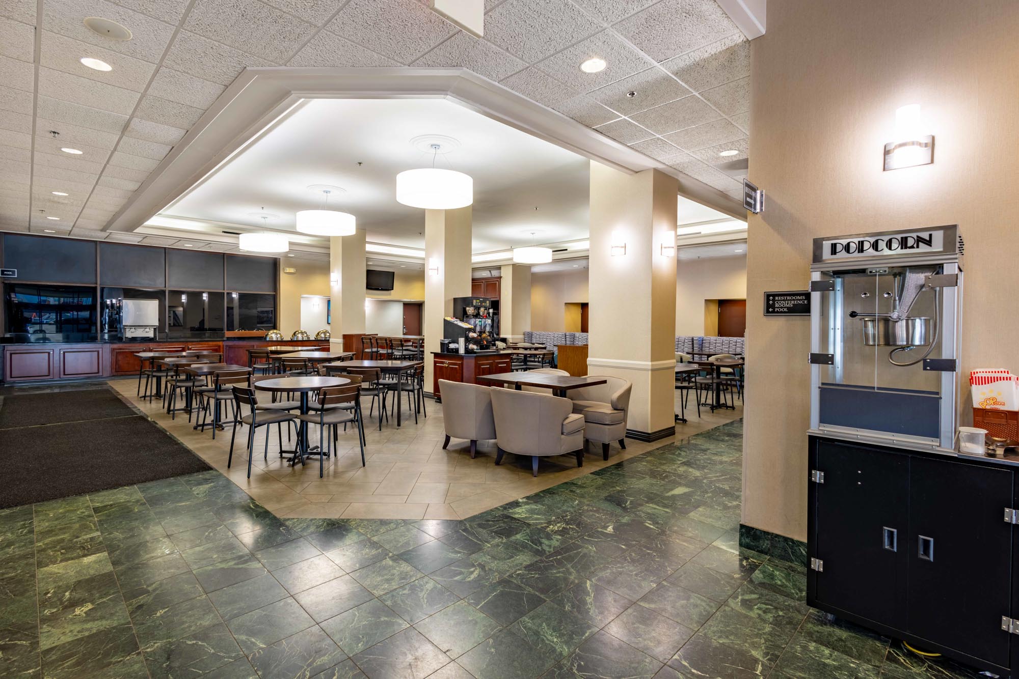 Pear Tree Inn St. Louis Near Union Station Lobby