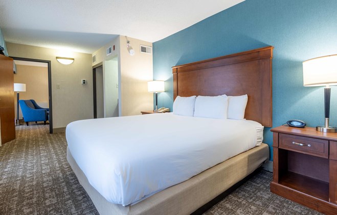Pear Tree Inn St. Louis Near Union Station King Suite