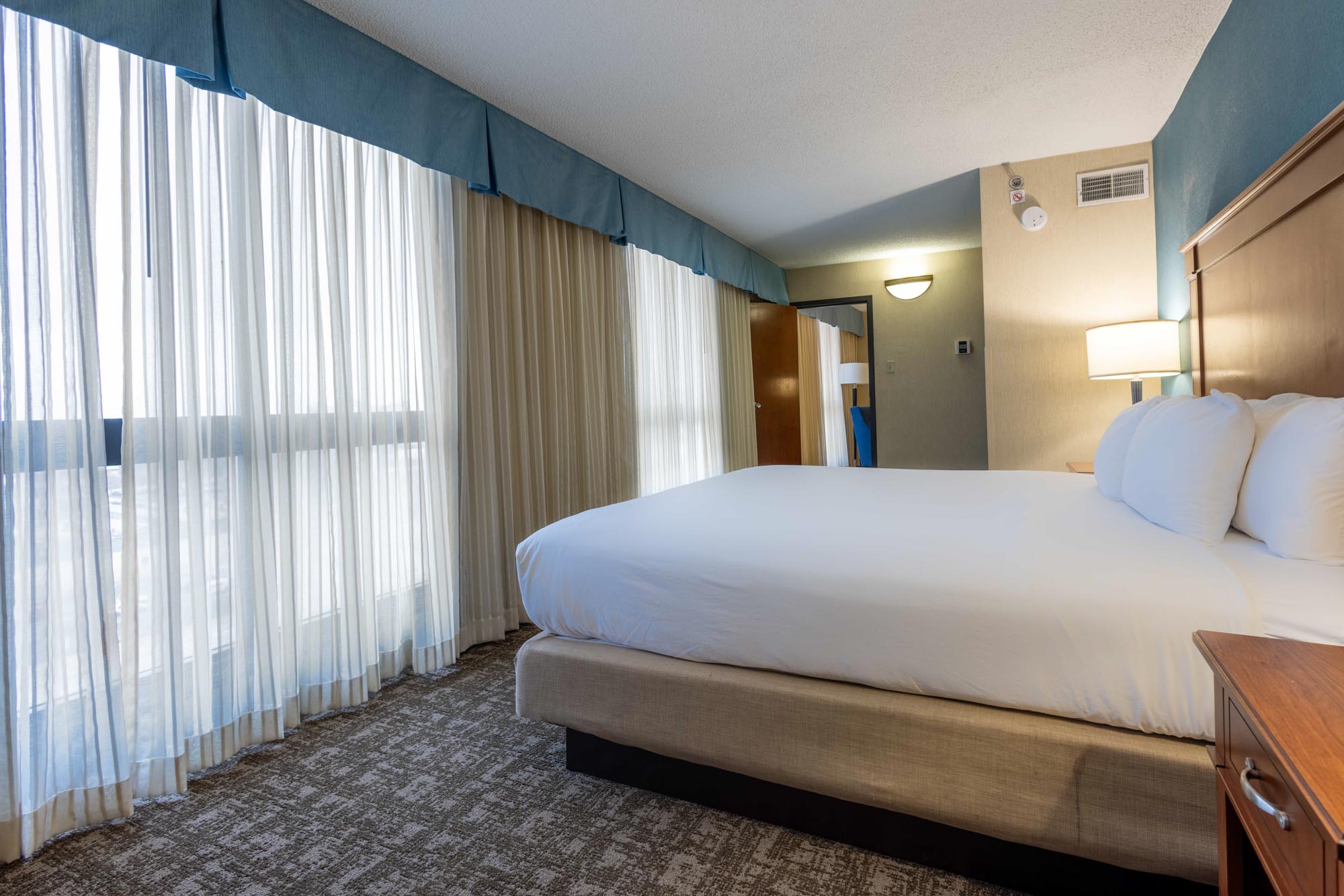 Pear Tree Inn St. Louis Near Union Station King Suite