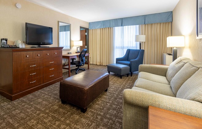 Pear Tree Inn St. Louis Near Union Station King Suite