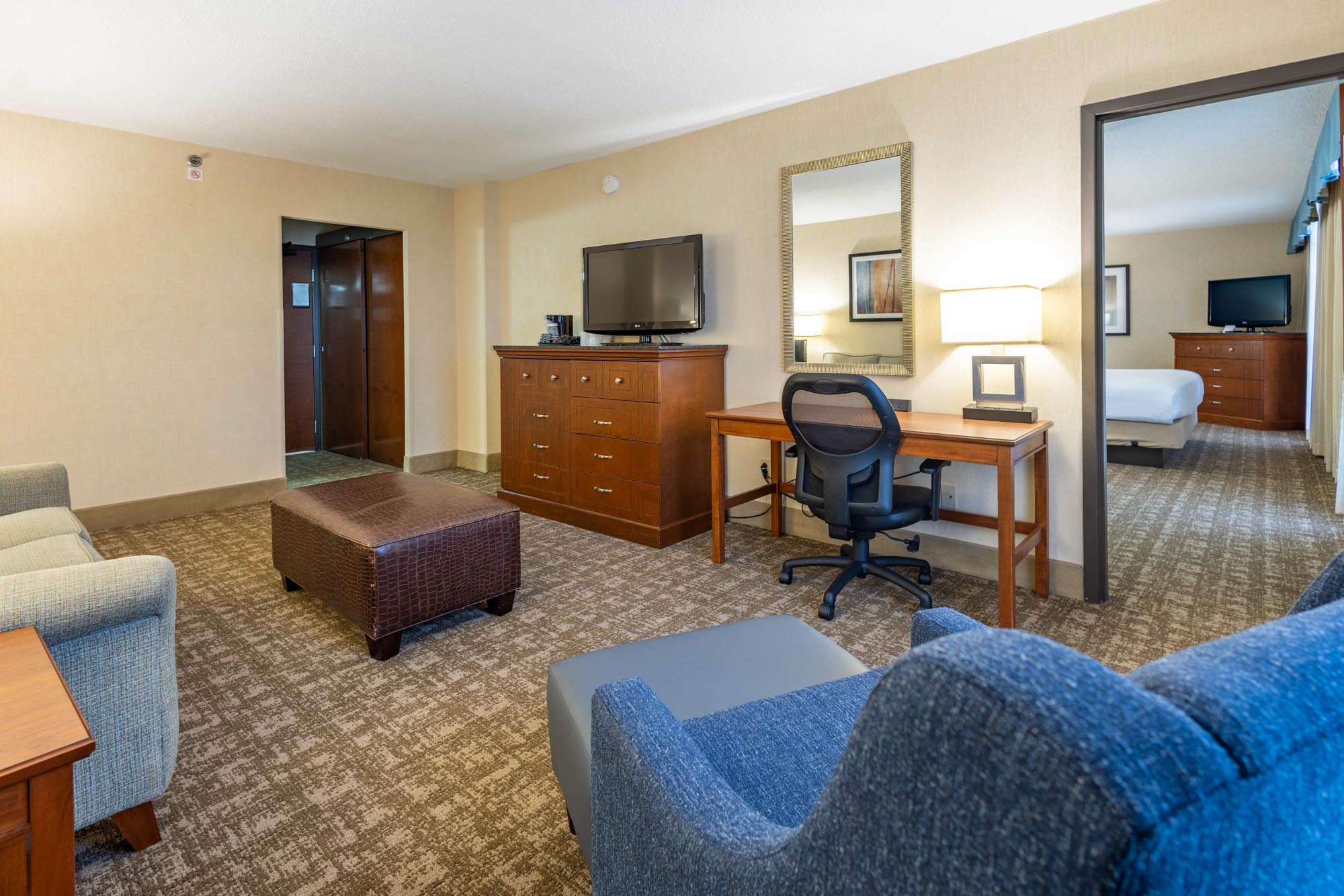 Pear Tree Inn St. Louis Near Union Station King Suite