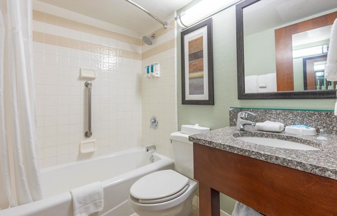 Pear Tree Inn St. Louis Near Union Station - Bathroom