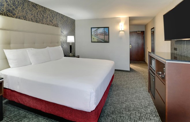 Drury Inn Paducah - 1 King Deluxe Guestroom