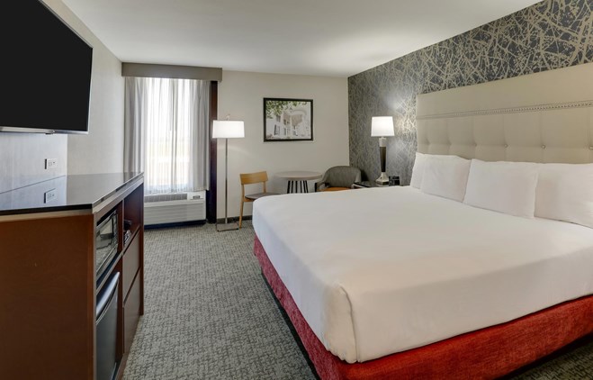 Drury Inn Paducah - 1 King Deluxe Guestroom