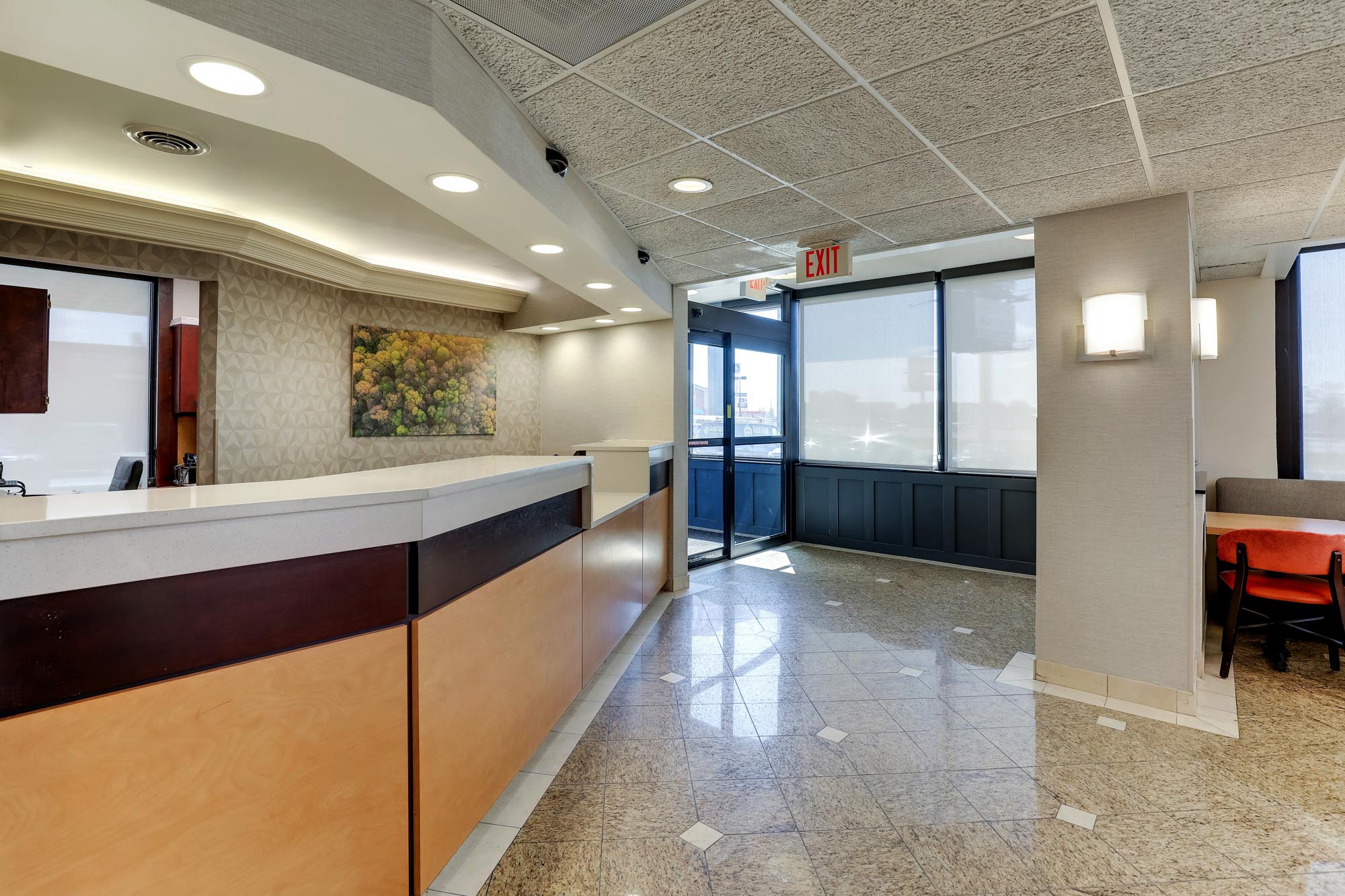 Drury Inn & Suites Marion - Front Desk