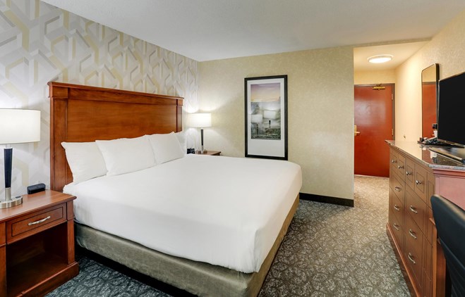 Drury Inn & Suites Marion - 1 King Bed Deluxe