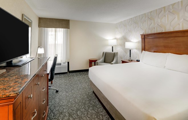 Drury Inn & Suites Marion - 1 King Bed Deluxe