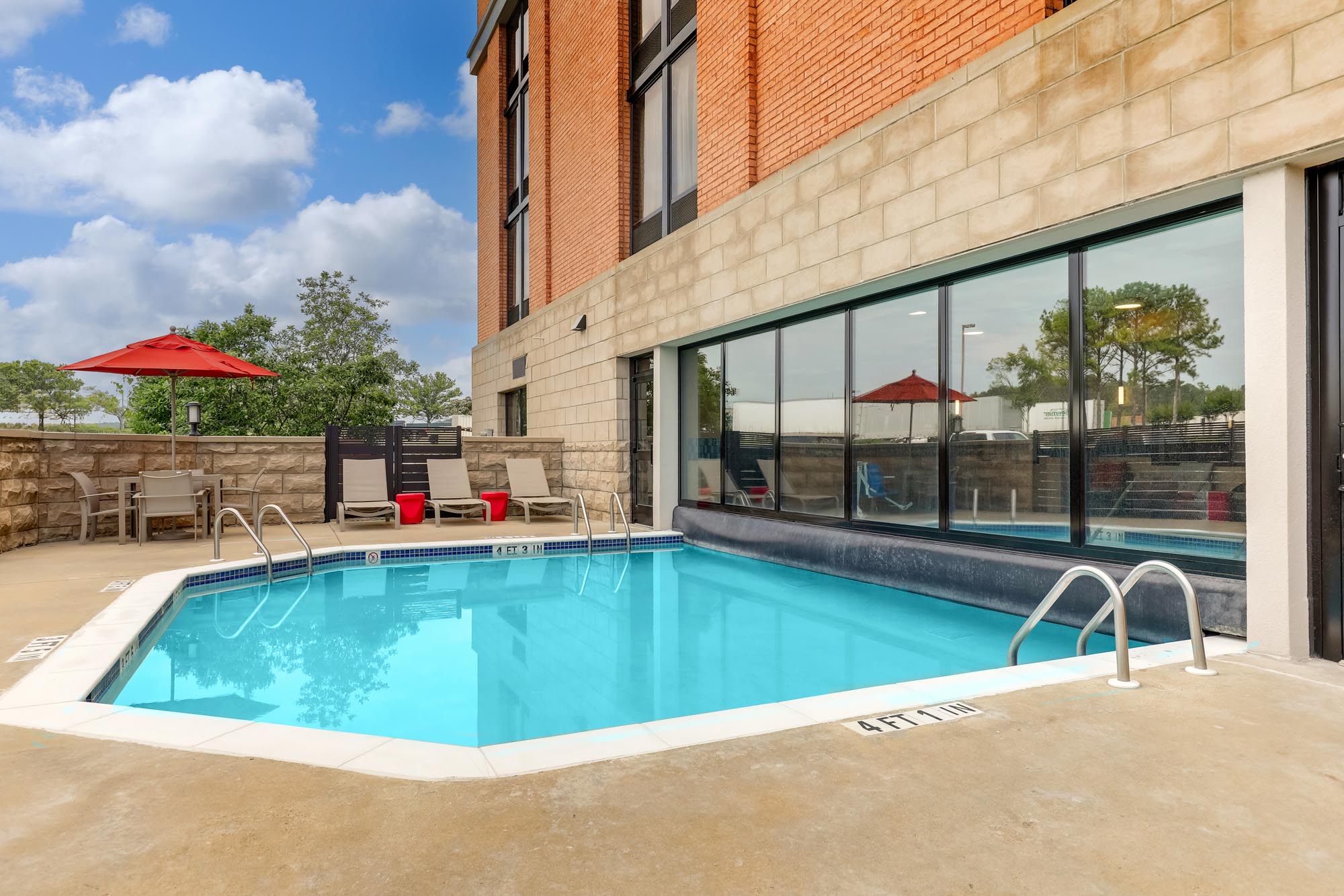 Drury Inn & Suites Birmingham Lakeshore Drive - Pool