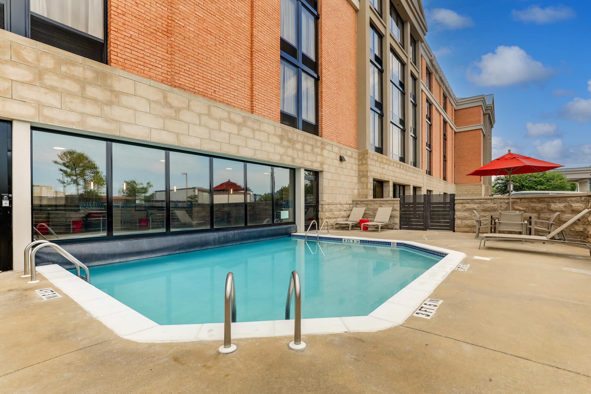 Drury Inn & Suites Birmingham Lakeshore Drive - Pool