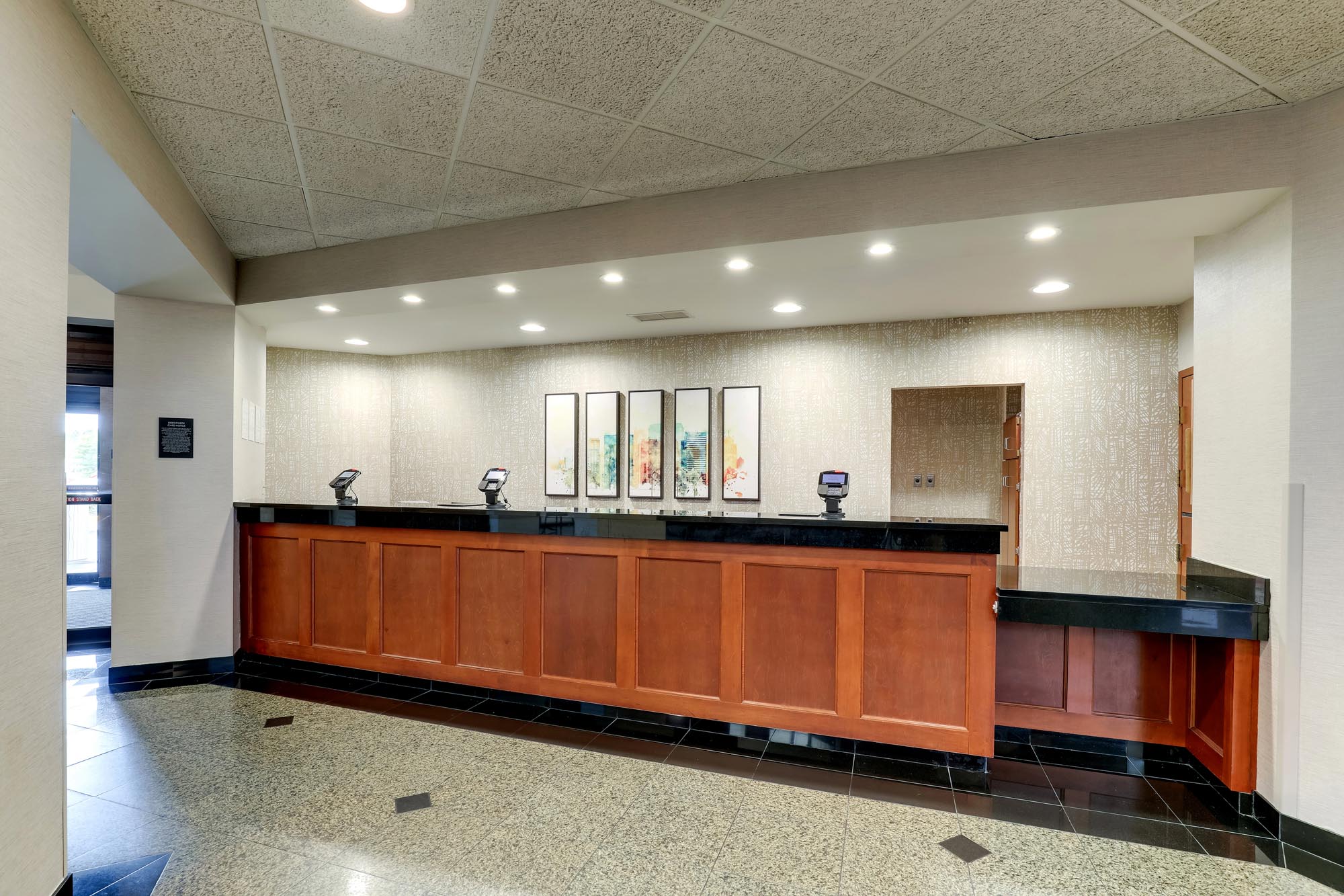Drury Inn & Suites Birmingham Lakeshore Drive - Front Desk
