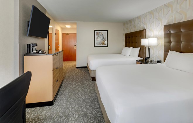 Drury Inn & Suites Birmingham Lakeshore Drive - 2 Queen Beds Guestroom