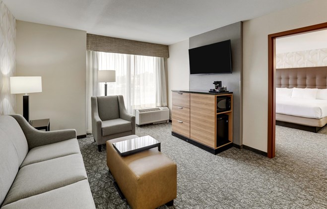 Drury Inn & Suites Birmingham Lakeshore Drive - King Suite