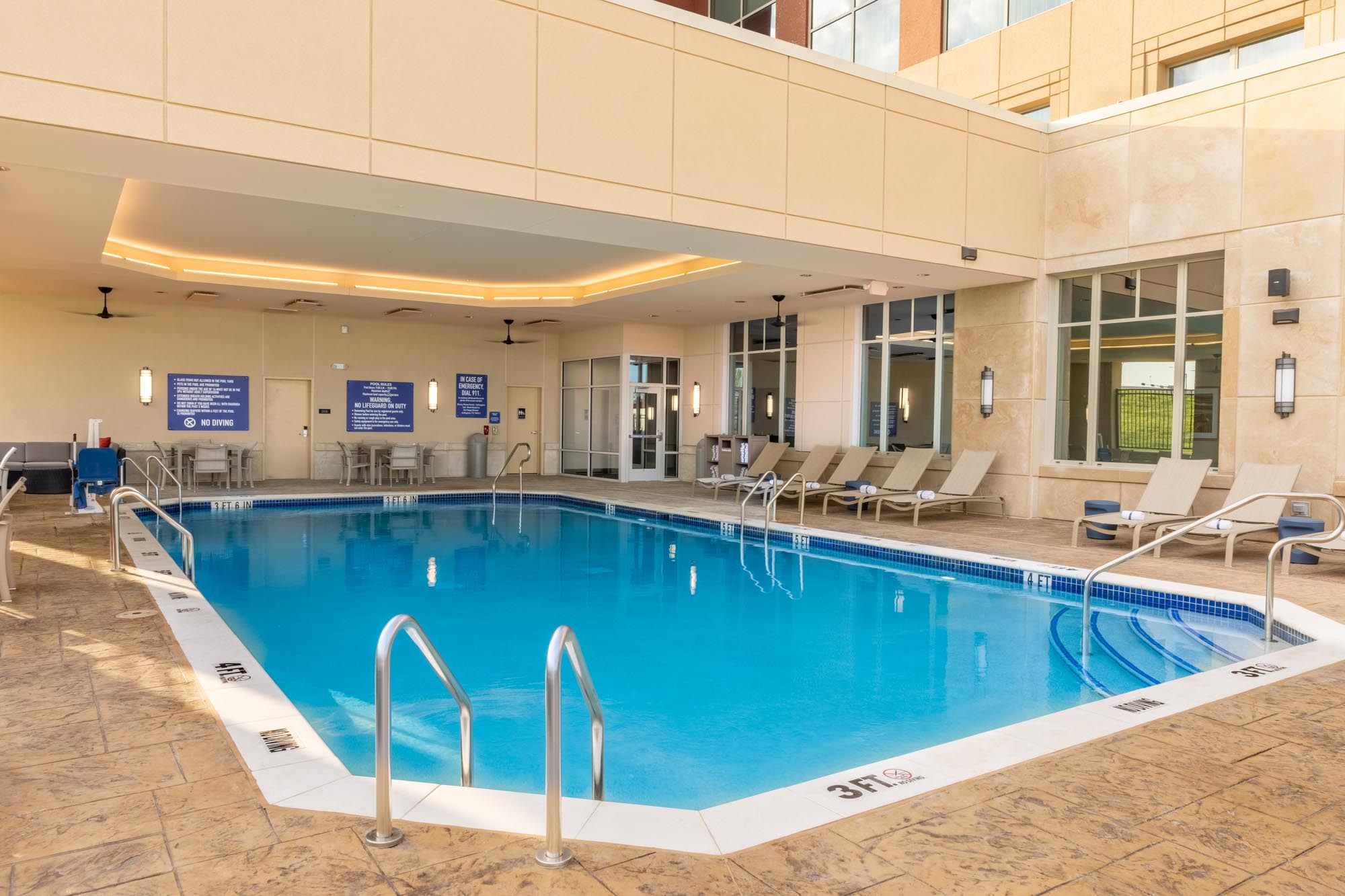 Drury Plaza Hotel Dallas Arlington - Pool