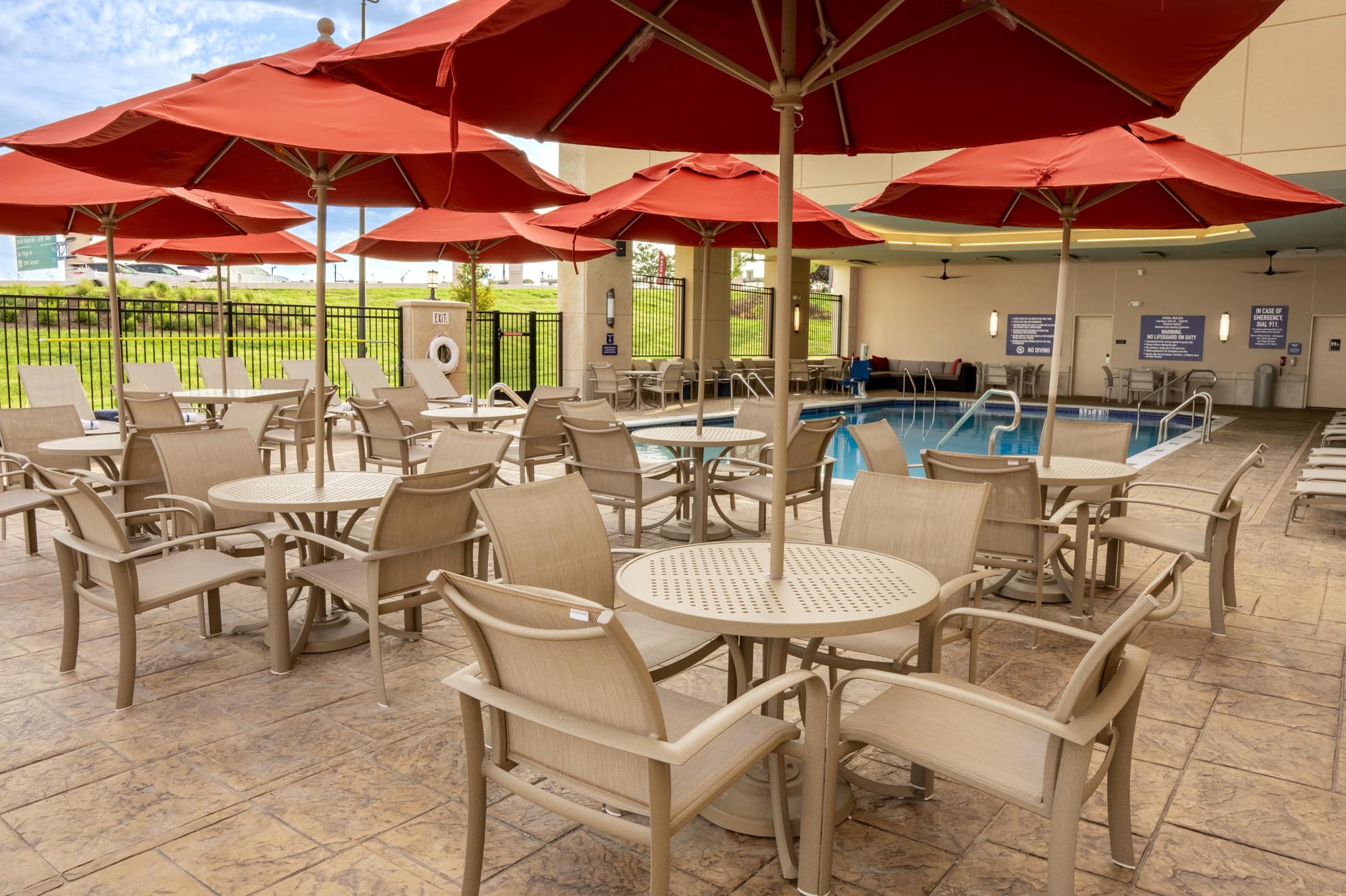 Drury Plaza Hotel Dallas Arlington - Pool