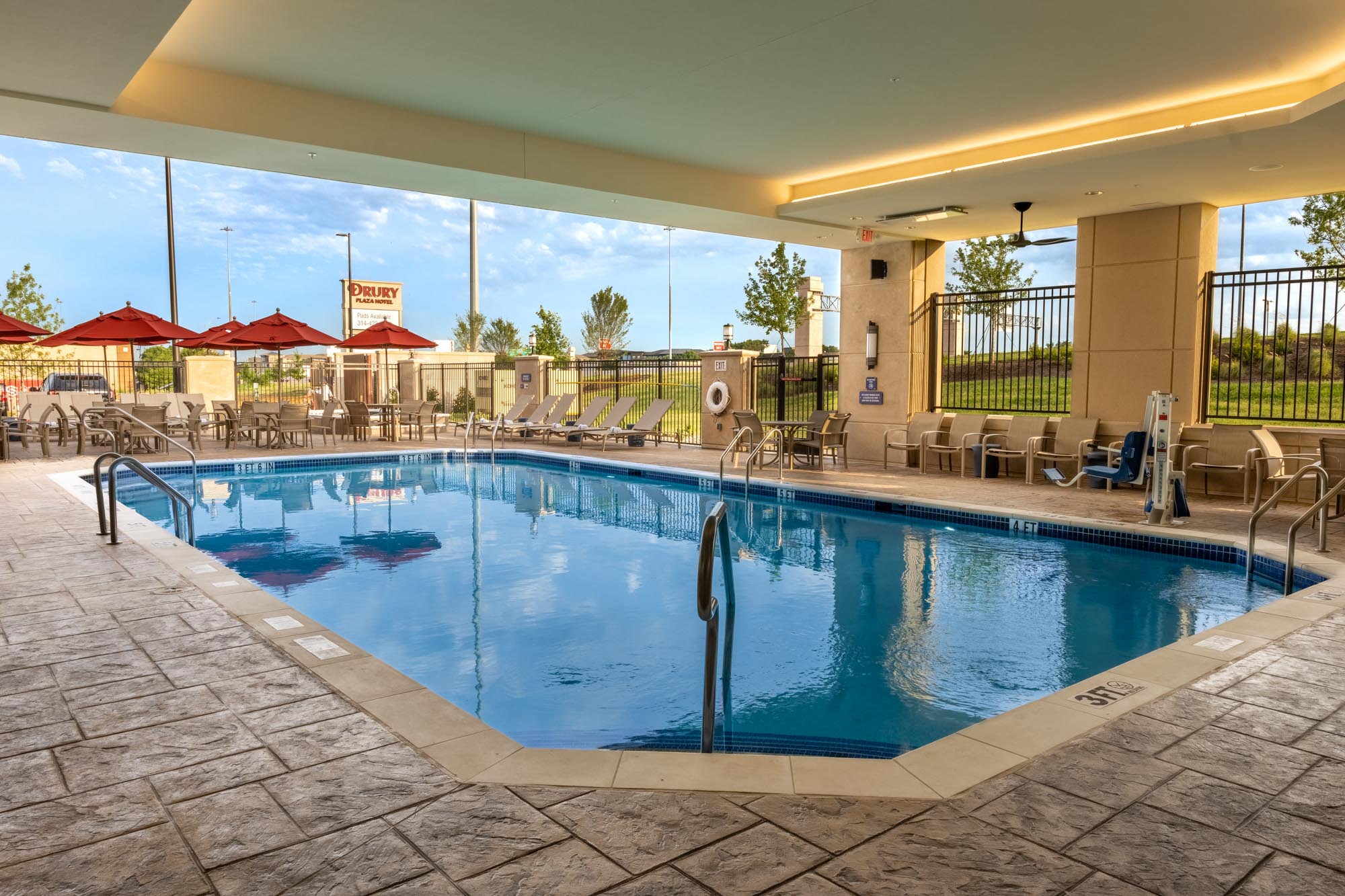 Drury Plaza Hotel Dallas Arlington - Pool