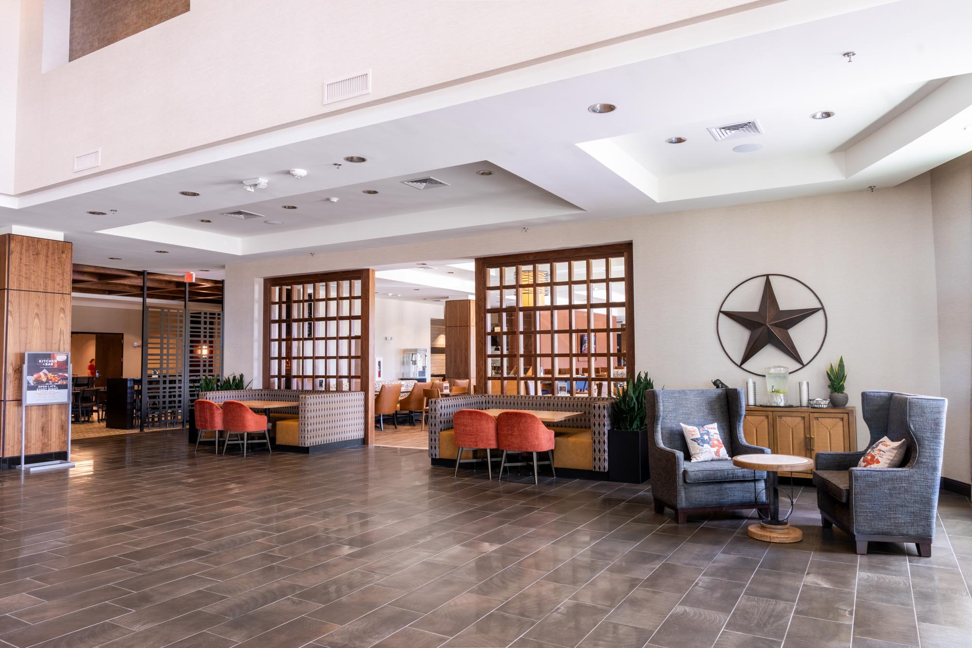 Drury Plaza Hotel Dallas Arlington - Lobby