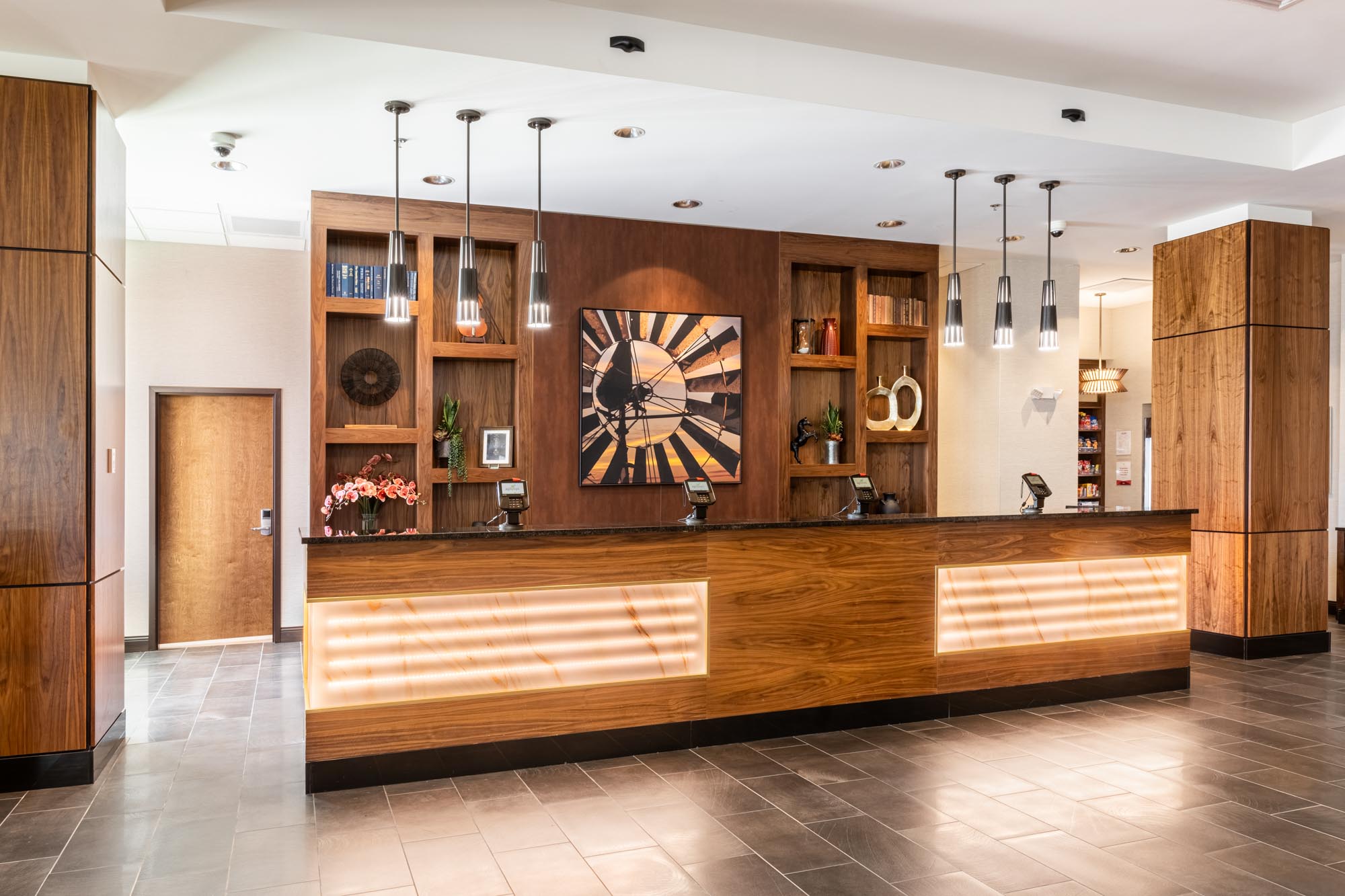 Drury Plaza Hotel Dallas Arlington - Front Desk