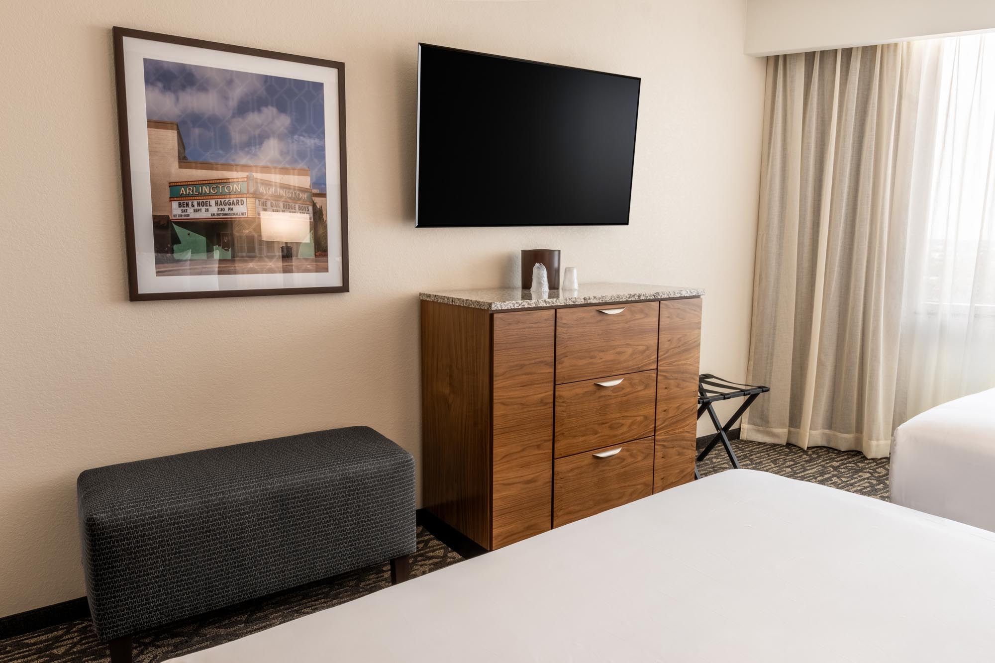 Drury Plaza Hotel Dallas Arlington - 2 Queen Beds Deluxe with Sofa Sleeper