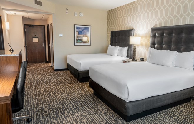 Drury Plaza Hotel Dallas Arlington - Double Queen Suite