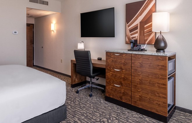 Drury Plaza Hotel Dallas Arlington - King Room Deluxe