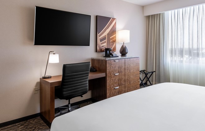Drury Plaza Hotel Dallas Arlington - King Room Deluxe