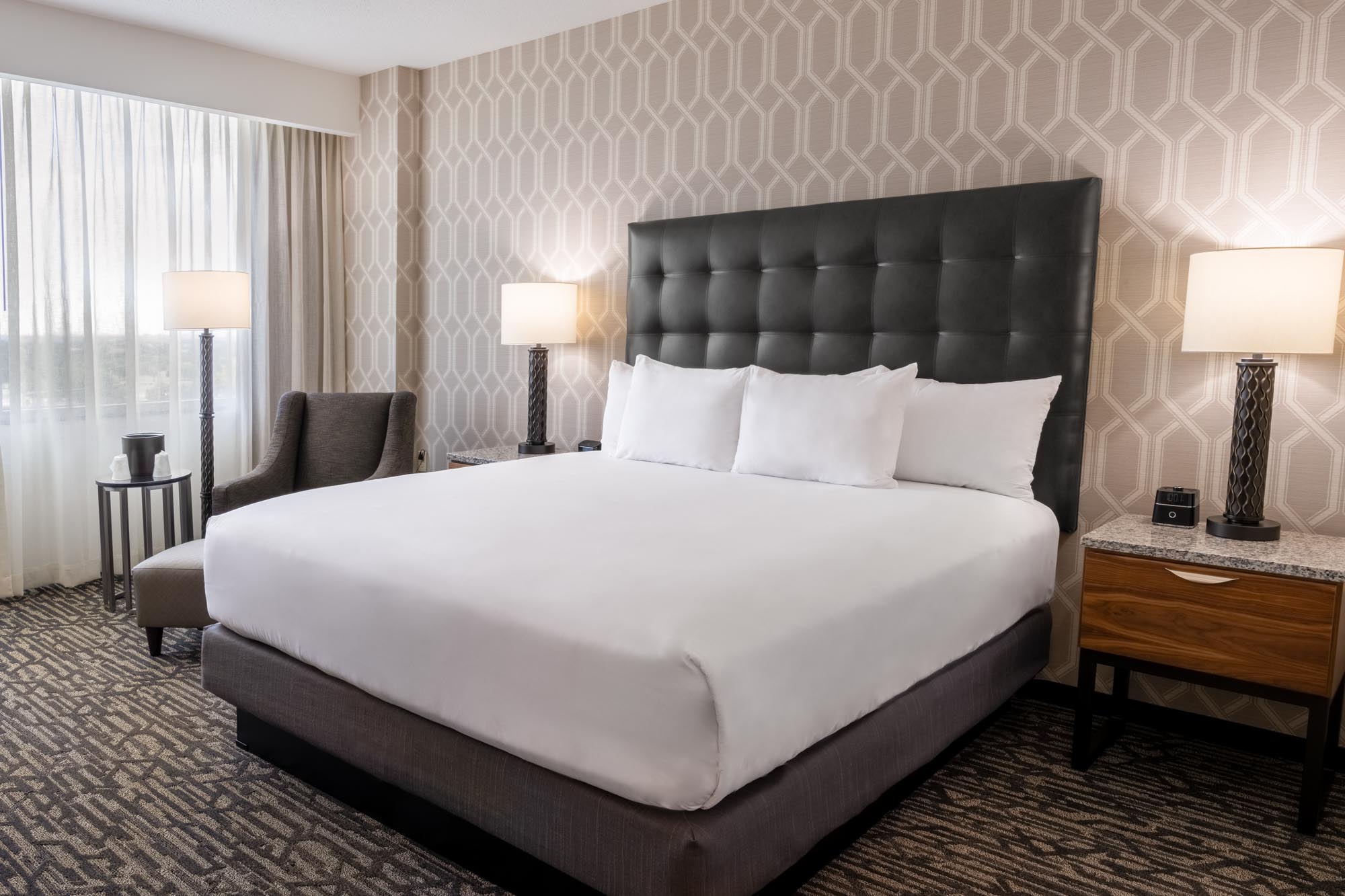 Drury Plaza Hotel Dallas Arlington - King Room Deluxe