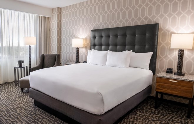 Drury Plaza Hotel Dallas Arlington - King Room Deluxe