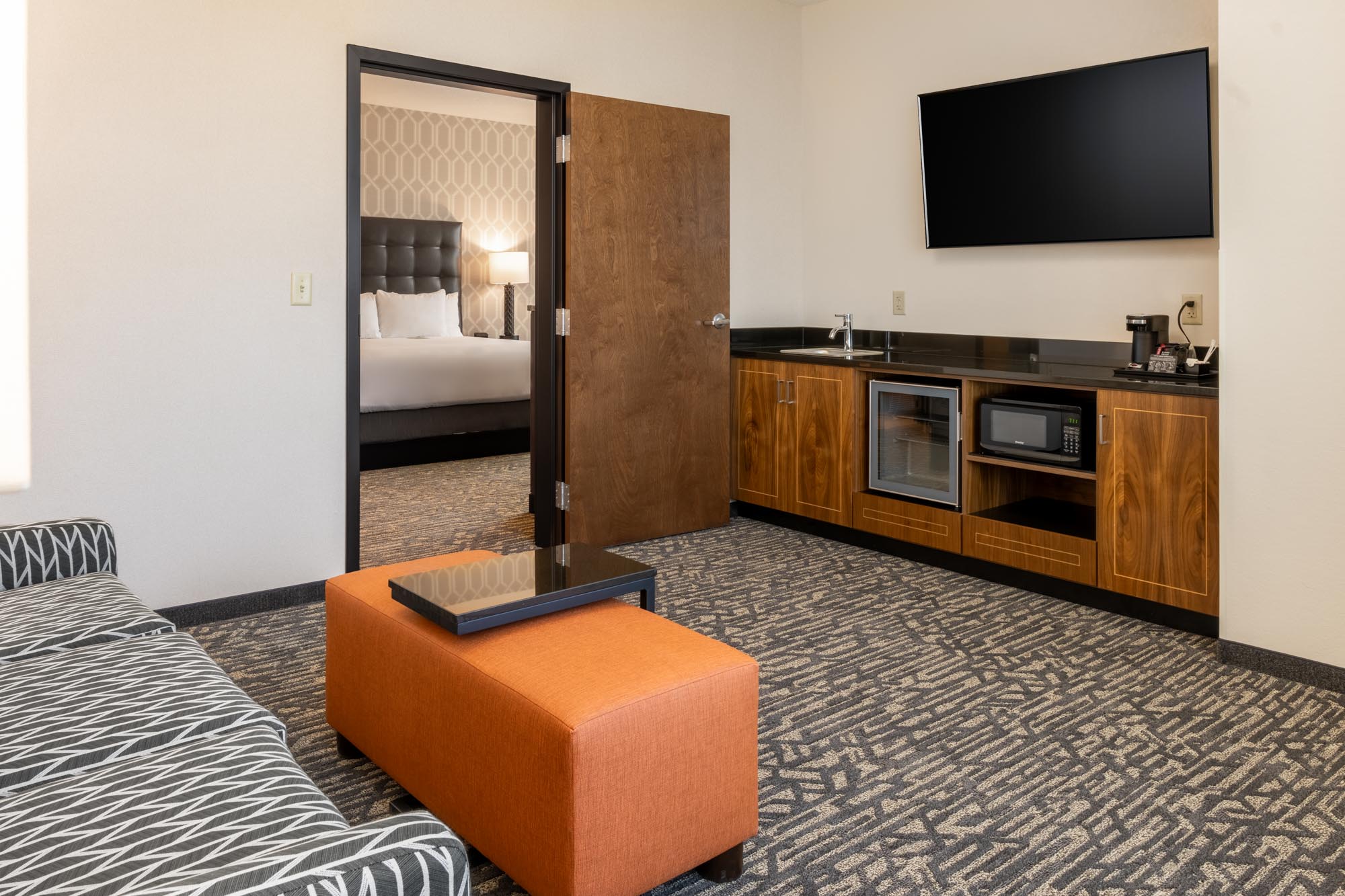 Drury Plaza Hotel Dallas Arlington - King Suite