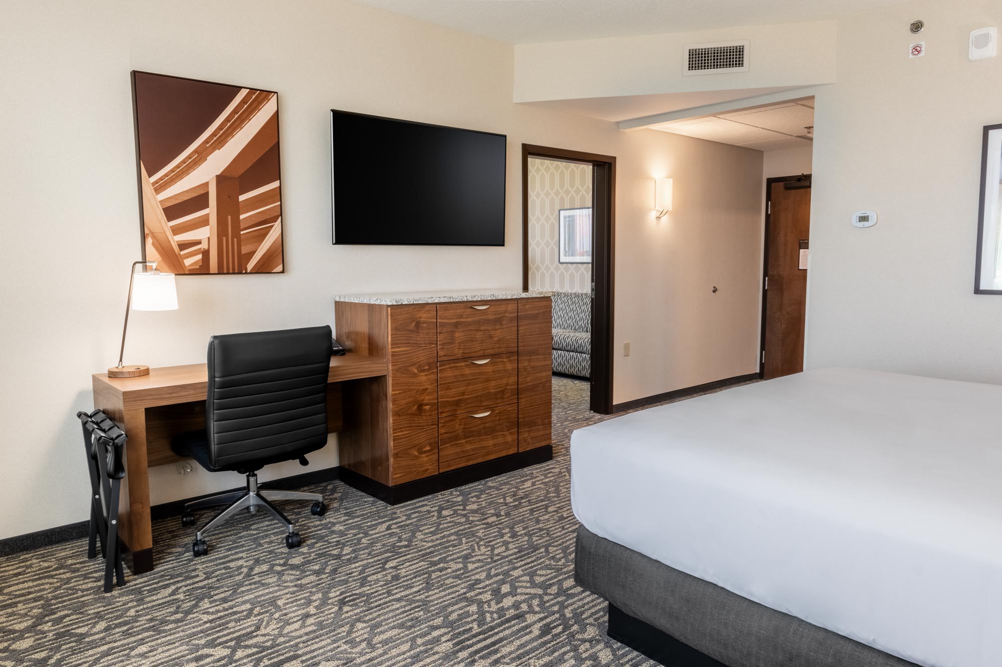 Drury Plaza Hotel Dallas Arlington - King Suite