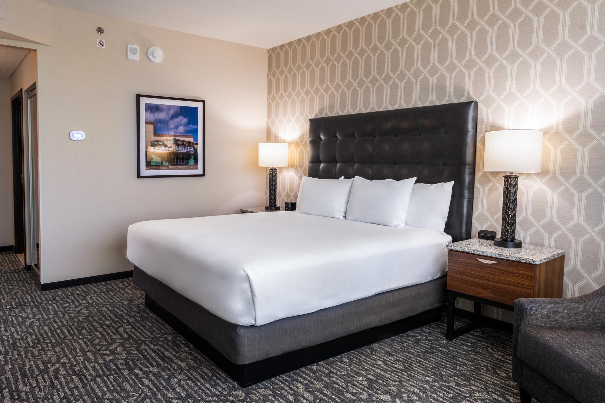 Drury Plaza Hotel Dallas Arlington - King Suite