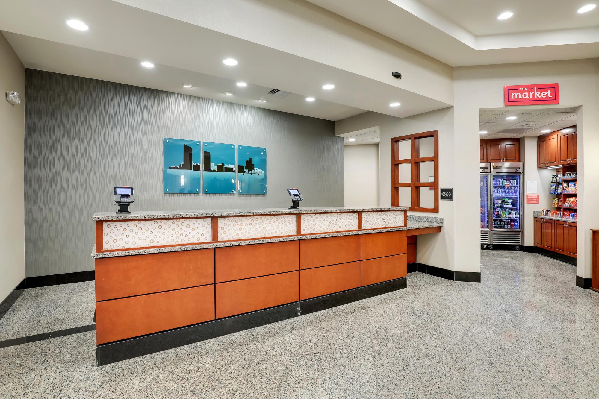 Drury Inn & Suites Grand Rapids - Front Desk