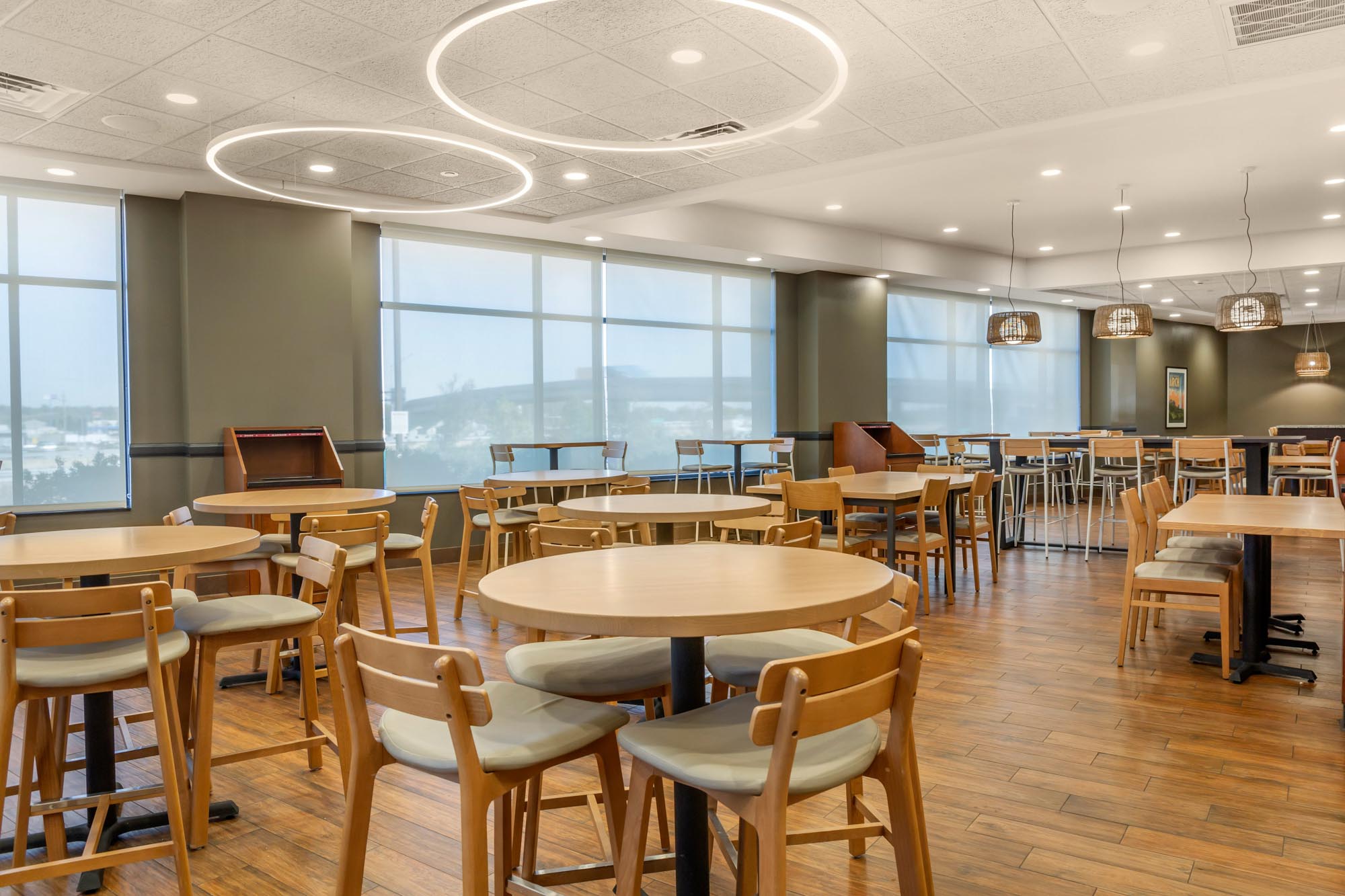Drury Inn & Suites St. Louis Southwest - Dining Area