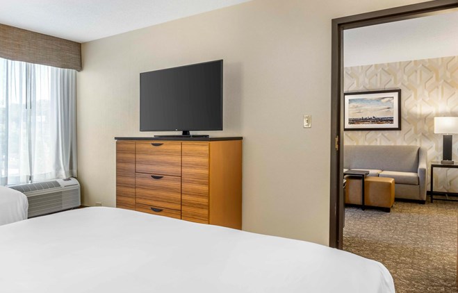 Drury Inn & Suites St. Louis Southwest - 2 Queen Bed Suite