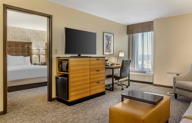 Drury Inn & Suites St. Louis Southwest - 2 Queen Bed Suite
