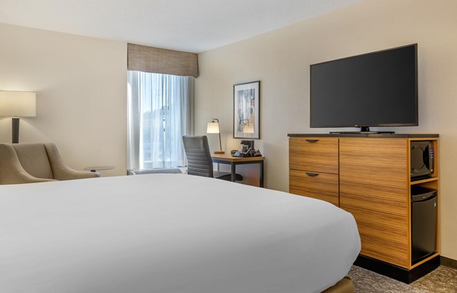Drury Inn & Suites St. Louis Southwest - King Room Deluxe
