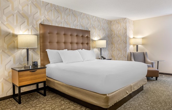 Drury Inn & Suites St. Louis Southwest - King Room Deluxe