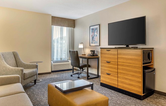 Drury Inn & Suites St. Louis Southwest - King Suite