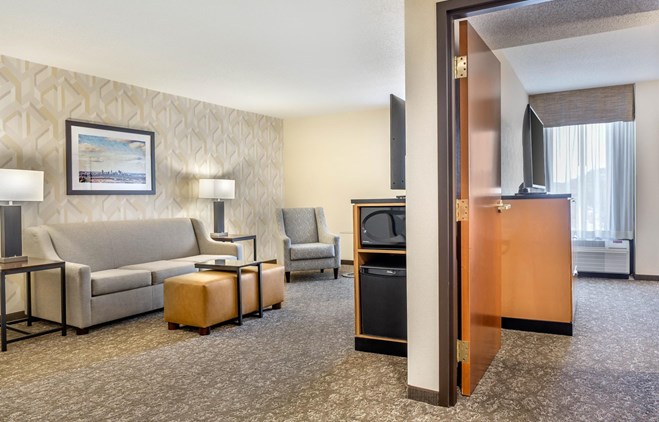 Drury Inn & Suites St. Louis Southwest - King Suite