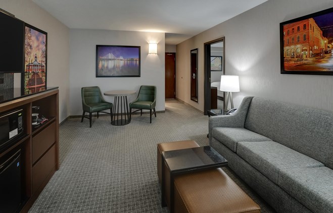 Drury Inn & Suites Cape Girardeau - 2 Queen Bed Suite