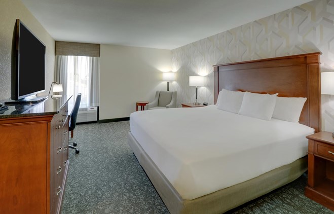 Drury Inn & Suites Charlotte University Place - King Room Deluxe