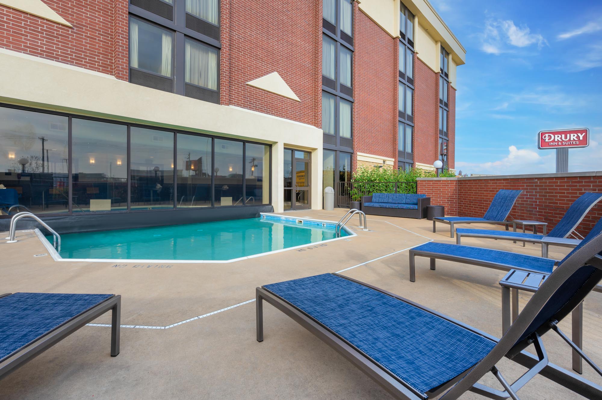 Drury Inn & Suites Champaign - Pool