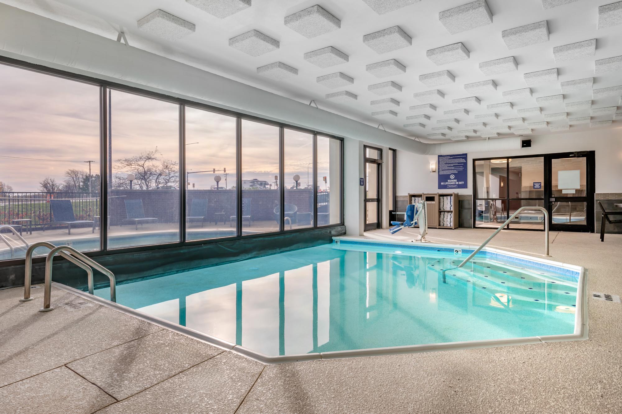 Drury Inn & Suites Champaign - Pool