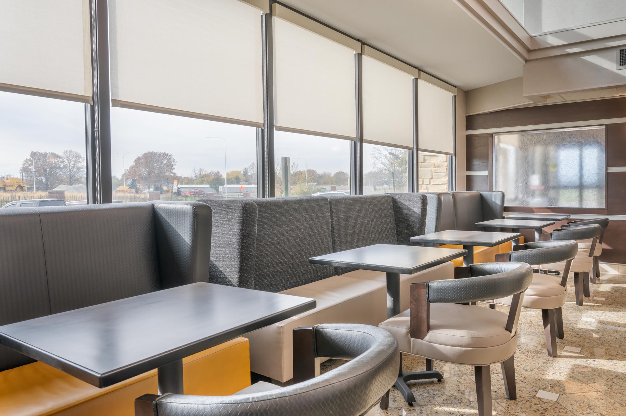 Drury Inn & Suites Champaign - Lobby