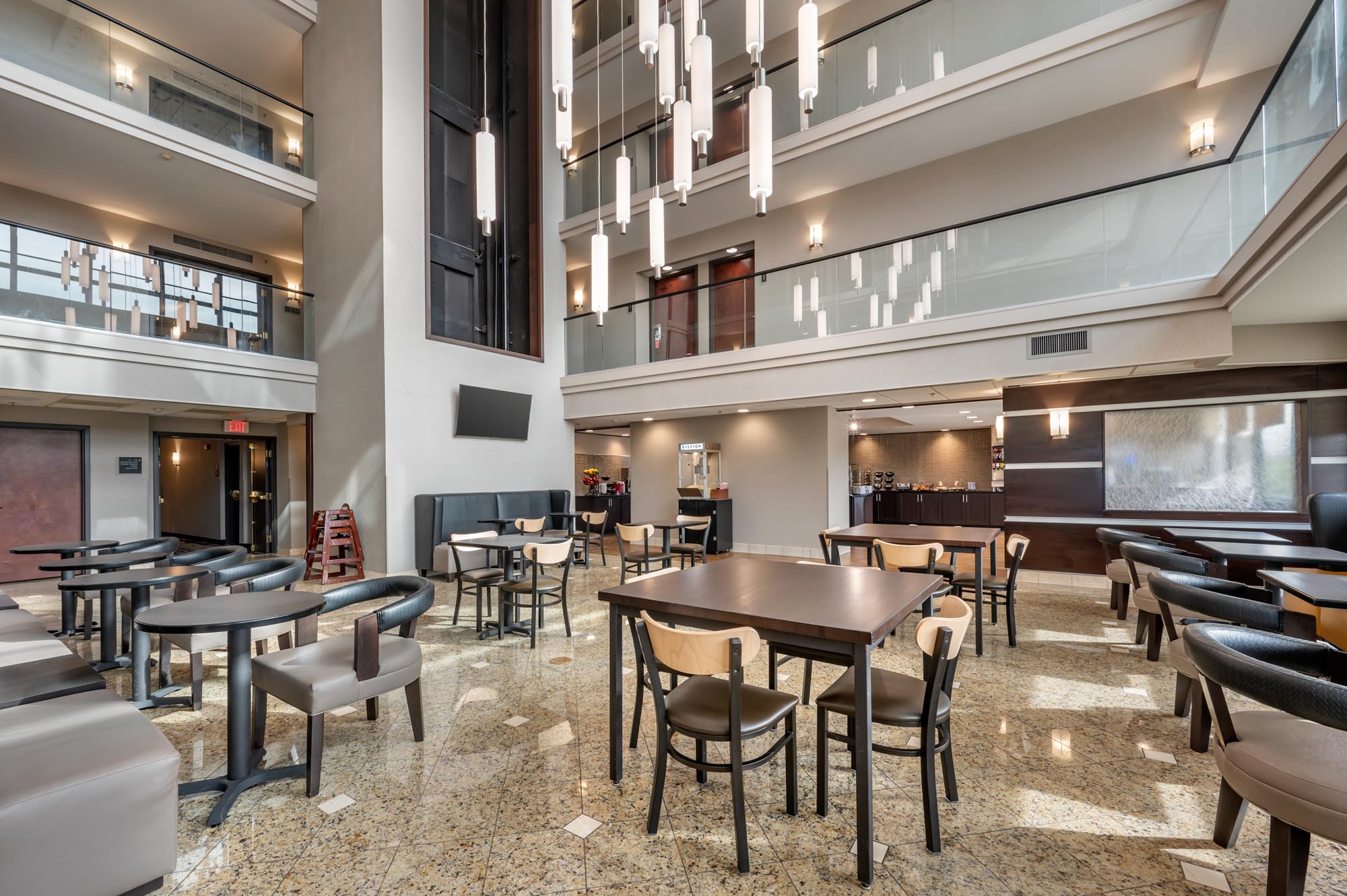 Drury Inn & Suites Champaign - Lobby
